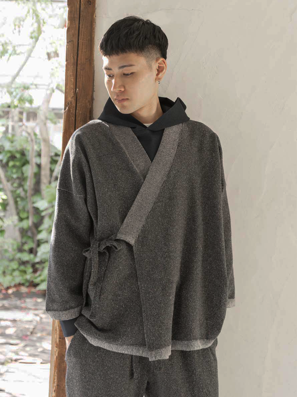 【 UNISEX 】シルク×和紙糸 作務衣上着 / 墨黒