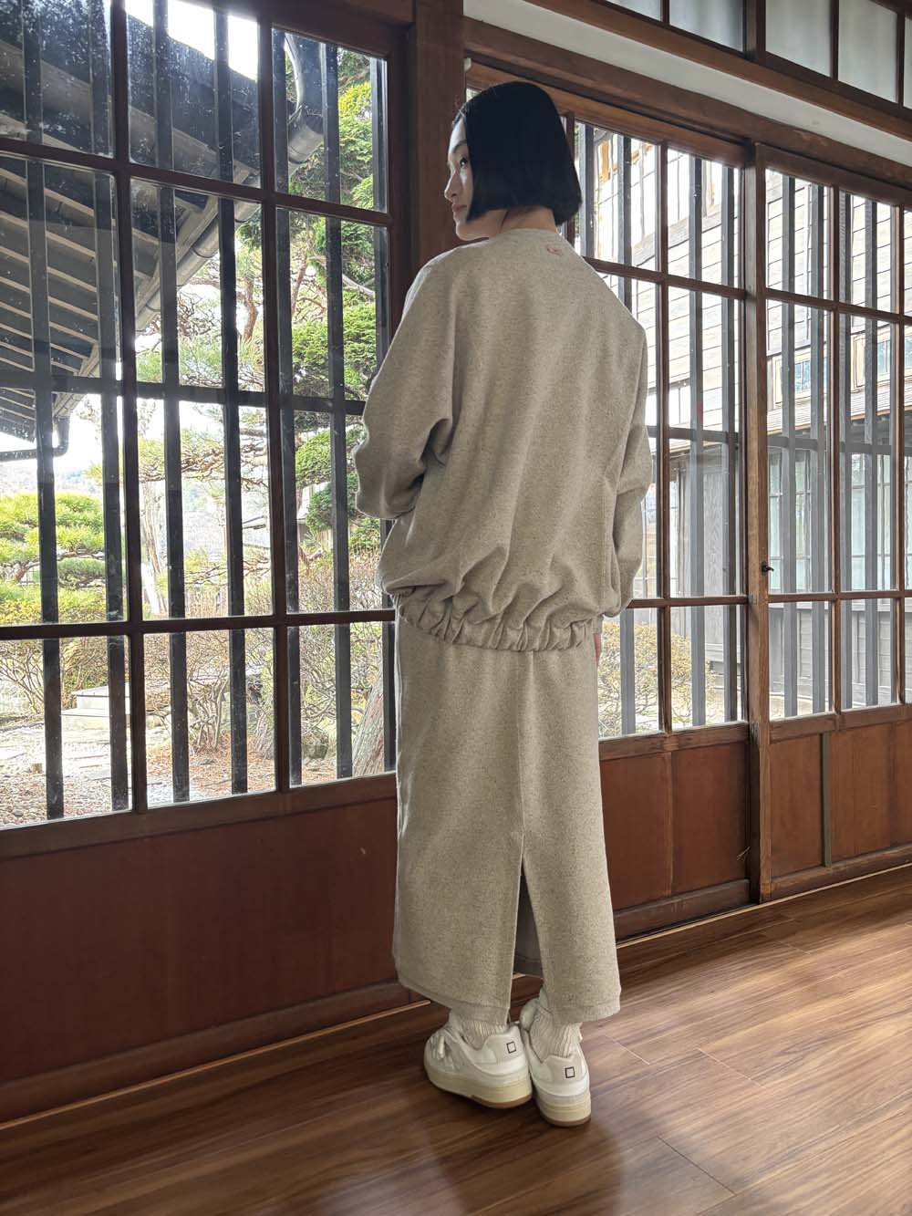 【 UNISEX 】シルク×和紙糸 重ねVネックお尻下プルオーバー / ベージュ