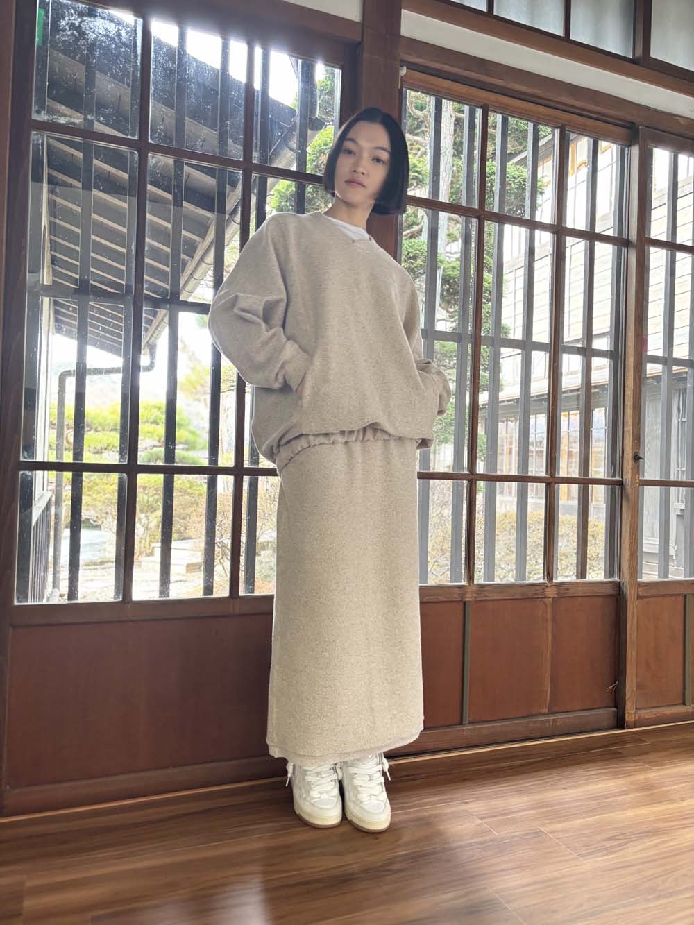 【 UNISEX 】シルク×和紙糸 重ねVネックお尻下プルオーバー / ベージュ