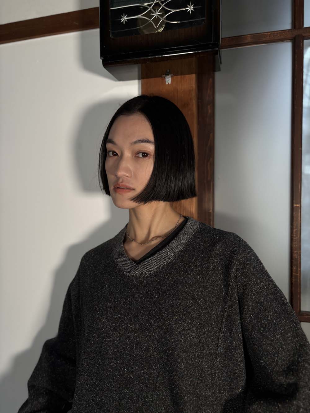 【 UNISEX 】シルク×和紙糸 重ねVネックお尻下プルオーバー / 墨黒