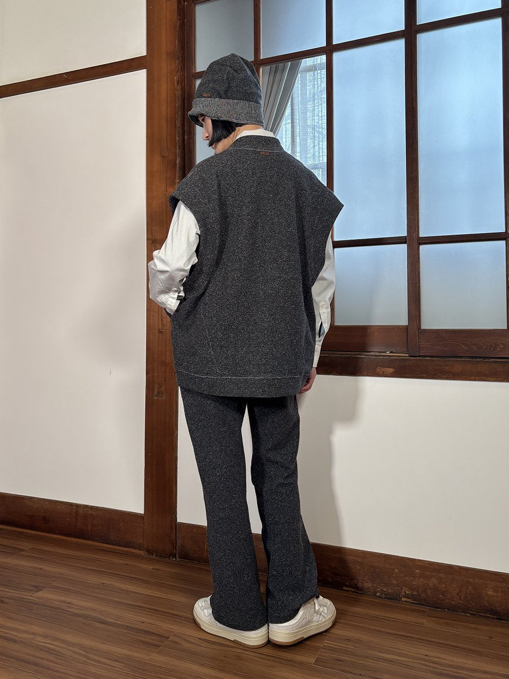 シルク×和紙糸 立ち衿ベスト / 墨黒