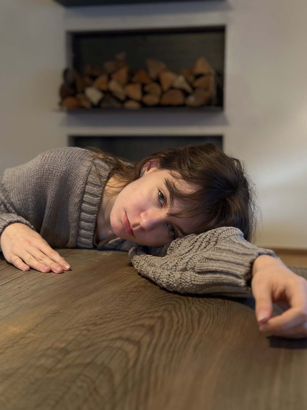 縄編みスリーブVネックウールセーター / 杢グレージュ