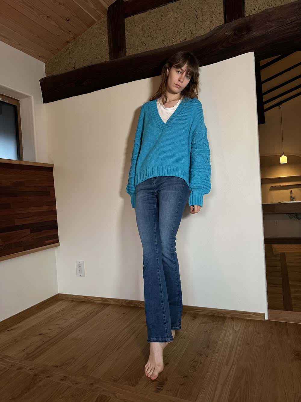 縄編みスリーブVネックウールセーター / トルコブルー