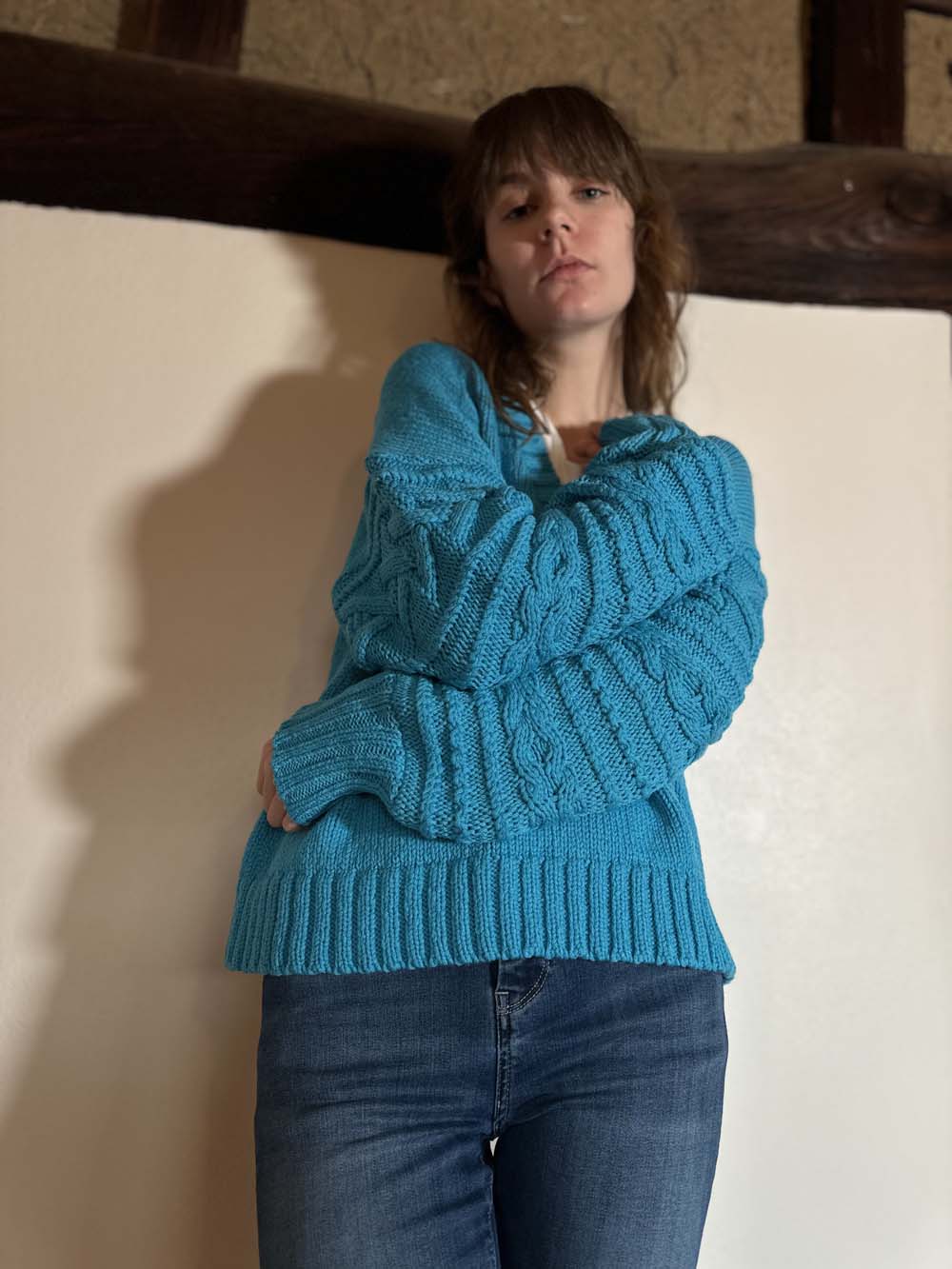 縄編みスリーブVネックウールセーター / トルコブルー