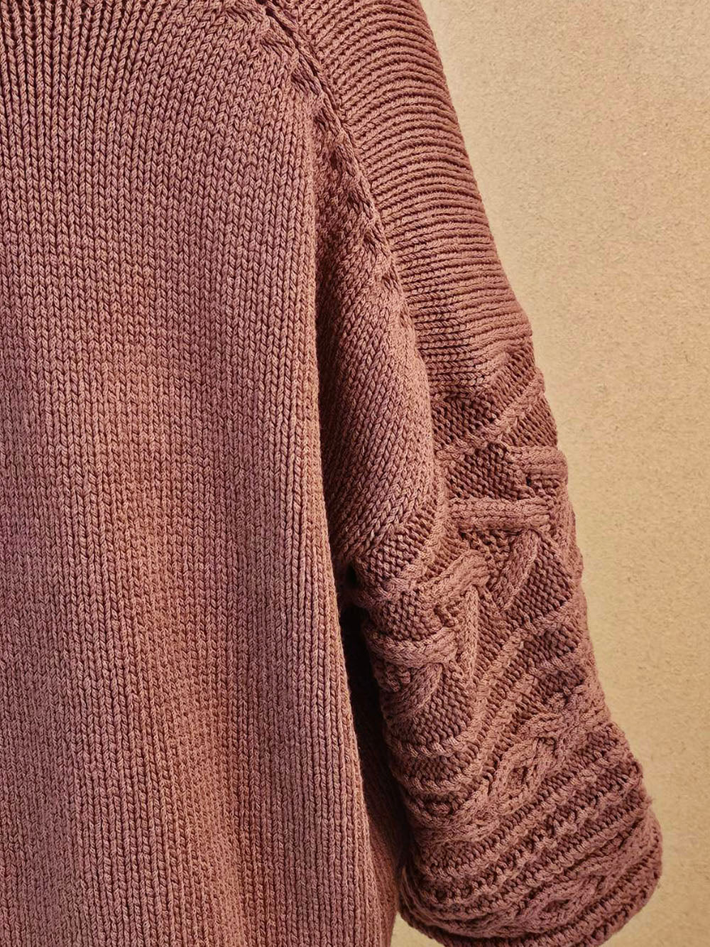 縄編みスリーブVネックウールセーター / ダスティーピンク