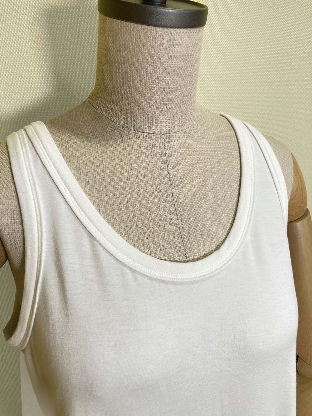 温度調節Uネックタンクトップ / F size 【Out last】