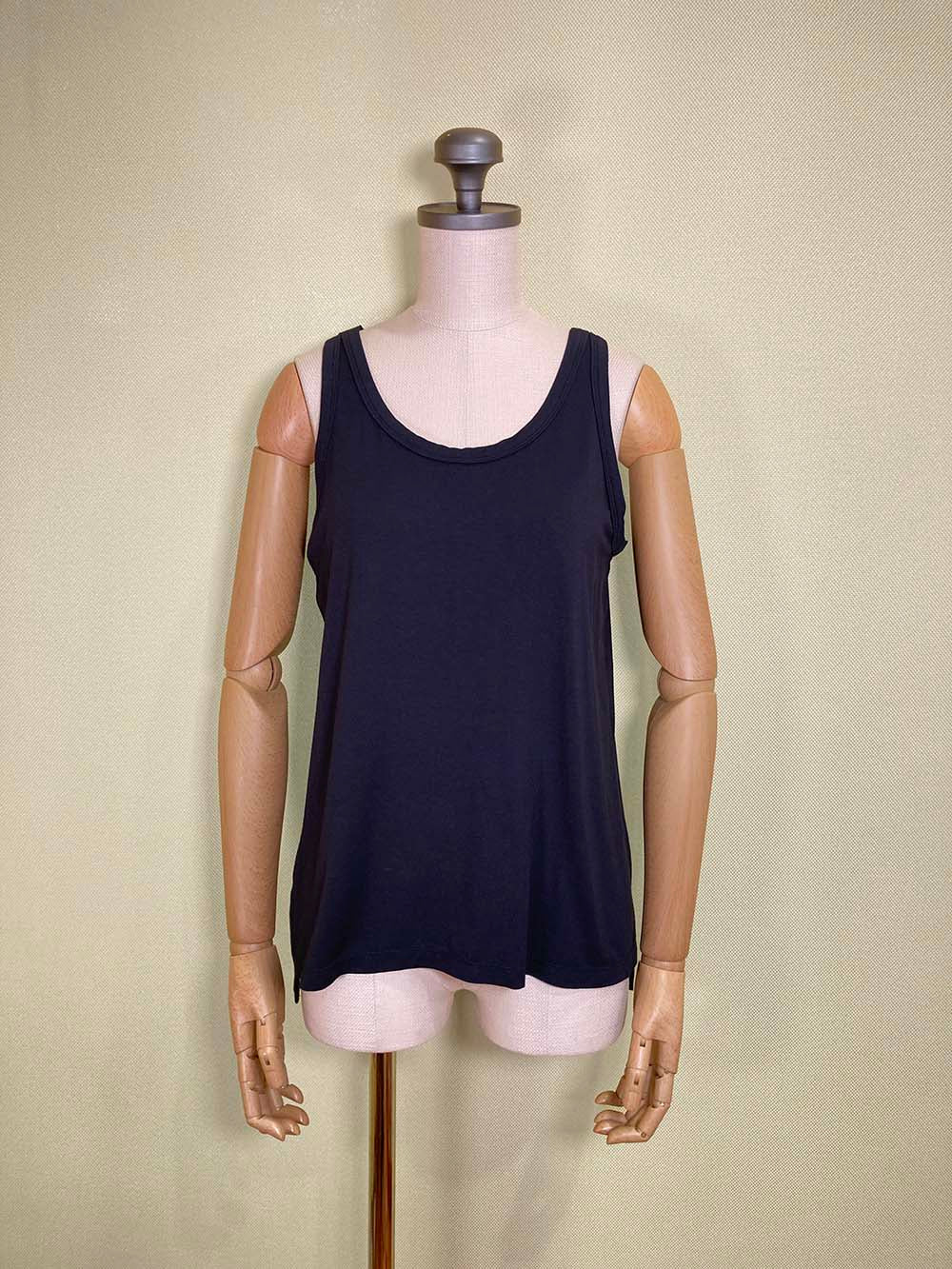 温度調節Uネックタンクトップ / F size 【Out last】