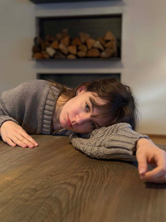 縄編みスリーブVネックウールセーター / 杢グレージュ