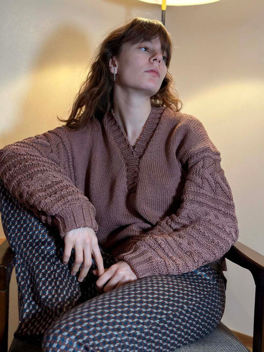 縄編みスリーブYネックウールセーター / ダスティーピンク