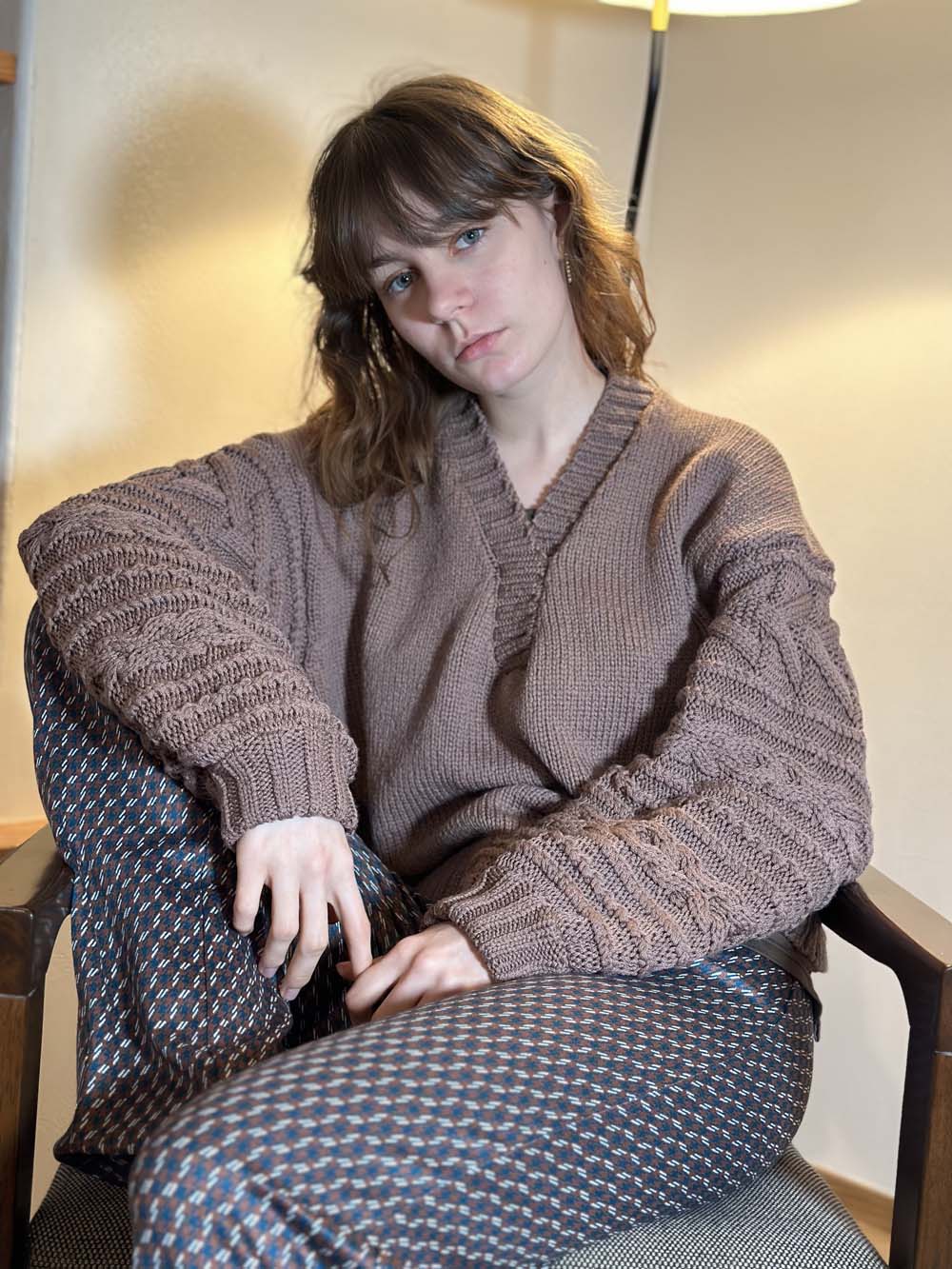 縄編みスリーブYネックウールセーター / ダスティーピンク