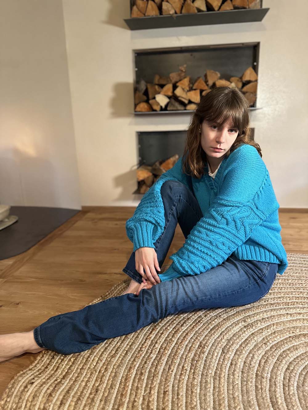 縄編みスリーブVネックウールセーター / トルコブルー